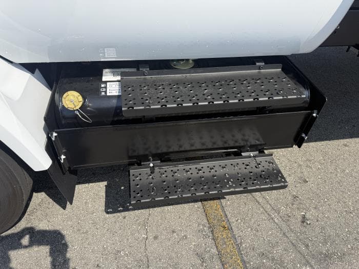 2027 Ford F-750 — photo 12