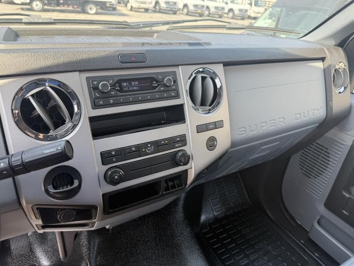 2027 Ford F-750 — photo 16