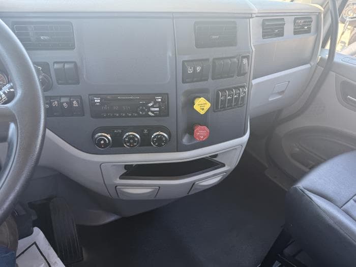 2020 Peterbilt 579 — photo 6