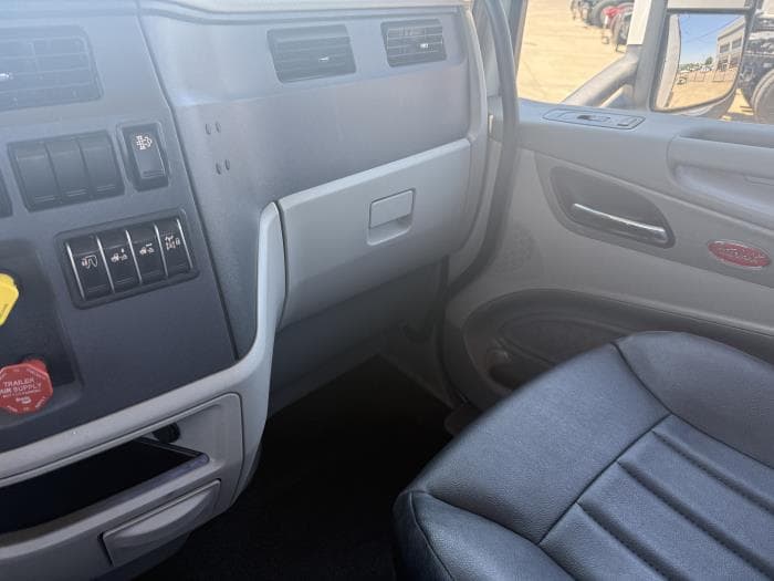 2020 Peterbilt 579 — photo 7
