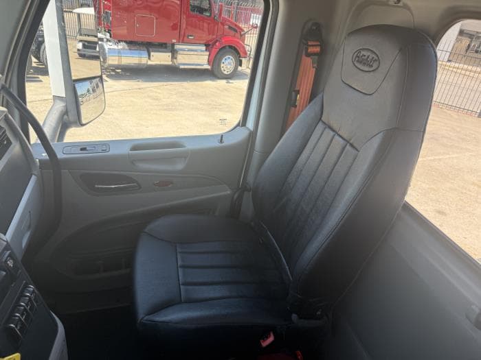 2020 Peterbilt 579 — photo 8