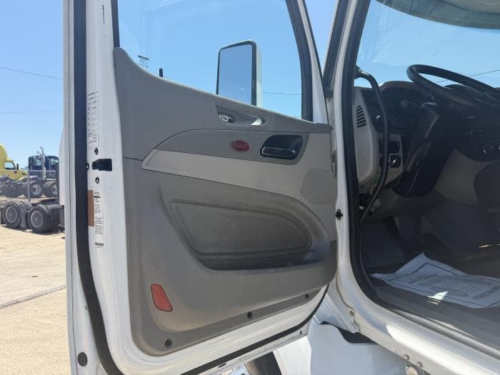 2020 Peterbilt 579 — photo 11