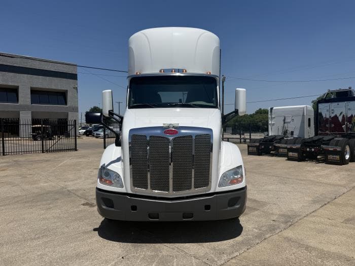 2020 Peterbilt 579 — photo 2