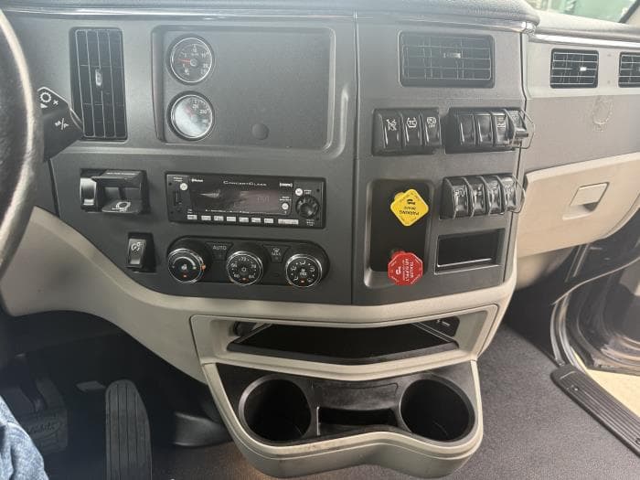 2022 Peterbilt 579 — photo 7