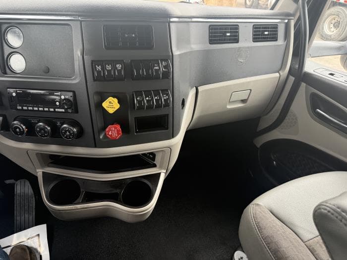 2022 Peterbilt 579 — photo 8