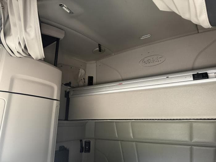 2022 Peterbilt 579 — photo 10