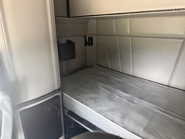 2022 Peterbilt 579 — photo 11