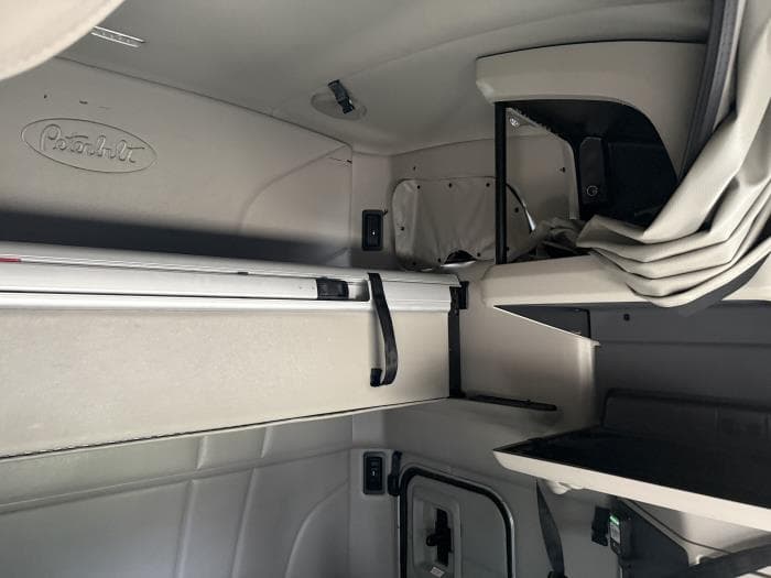 2022 Peterbilt 579 — photo 13