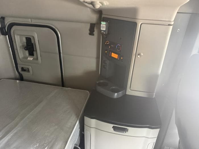 2022 Peterbilt 579 — photo 14