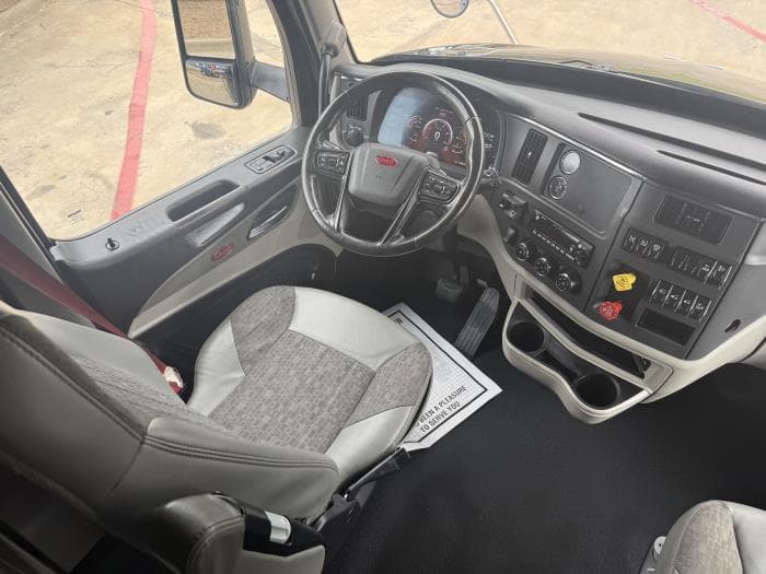 2022 Peterbilt 579 — photo 16