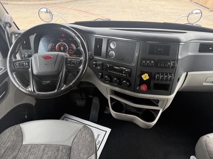 2022 Peterbilt 579 — photo 17