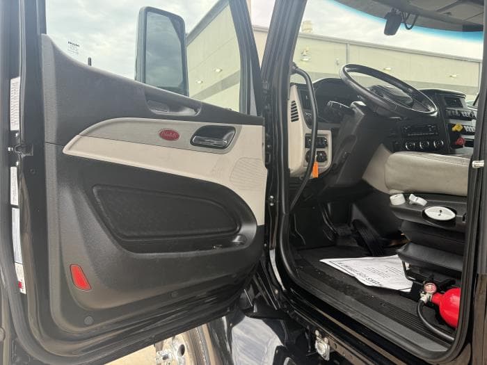 2022 Peterbilt 579 — photo 18