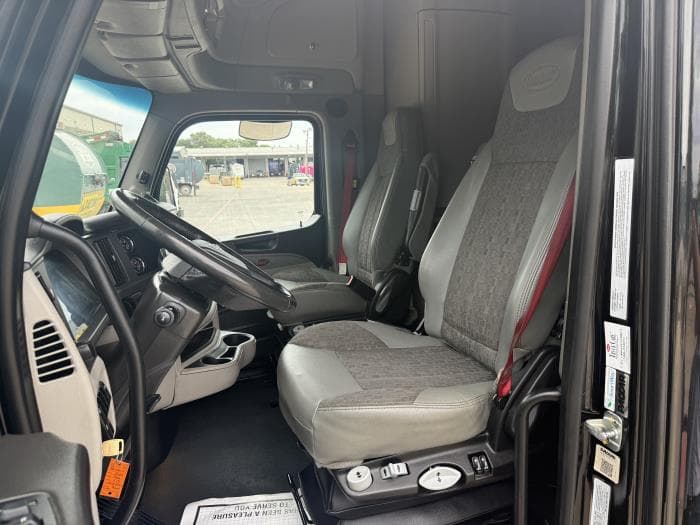 2022 Peterbilt 579 — photo 19