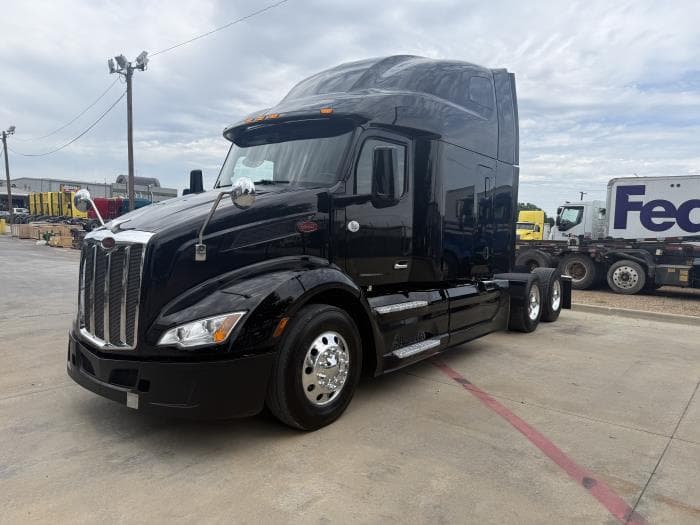 2022 Peterbilt 579 — photo 2