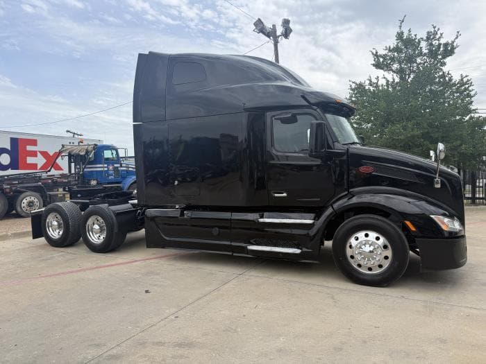2022 Peterbilt 579 — photo 25