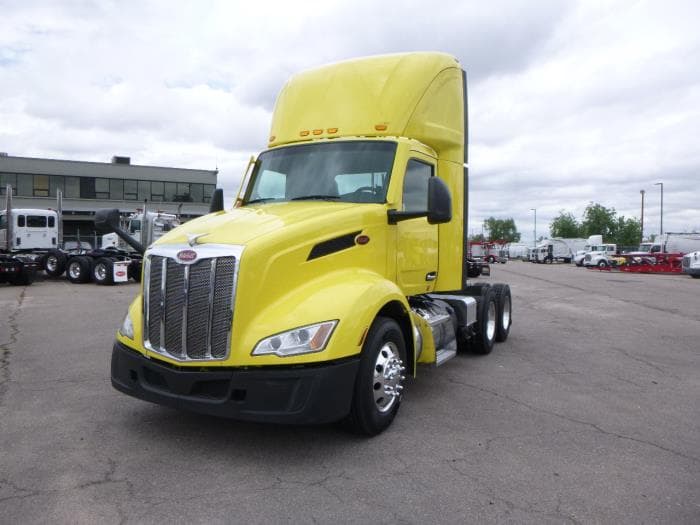 2023 Peterbilt 579 — photo 2