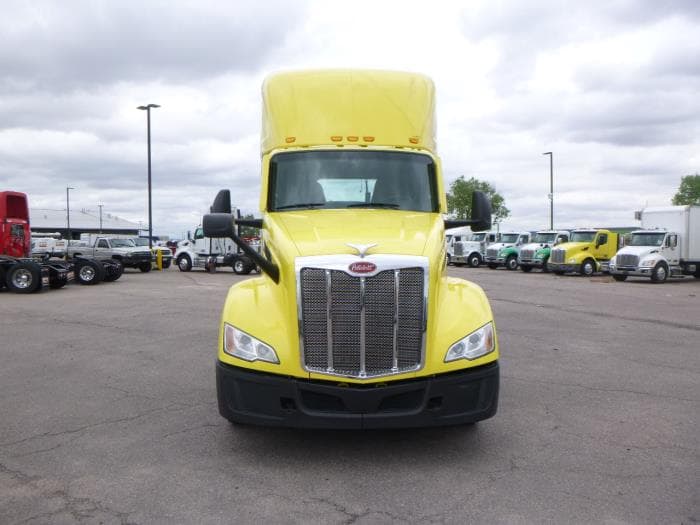 2023 Peterbilt 579 — photo 4