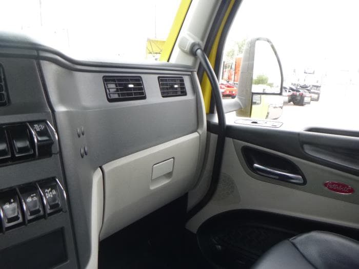 2023 Peterbilt 579 — photo 22