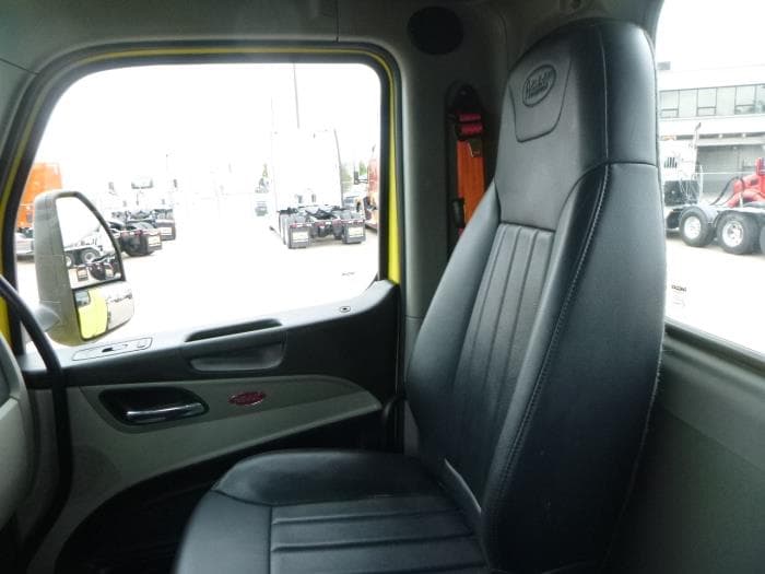 2023 Peterbilt 579 — photo 23