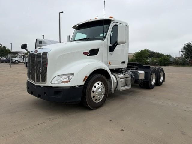 2021 Peterbilt 579 in Fort Worth, TX — photo 2