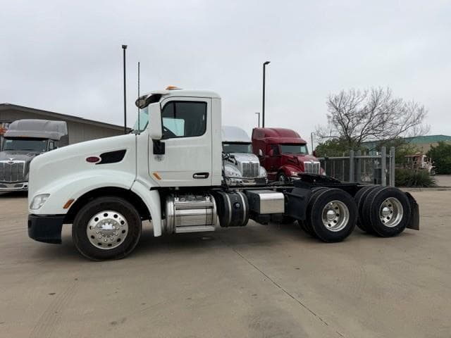 2021 Peterbilt 579 in Fort Worth, TX — photo 3