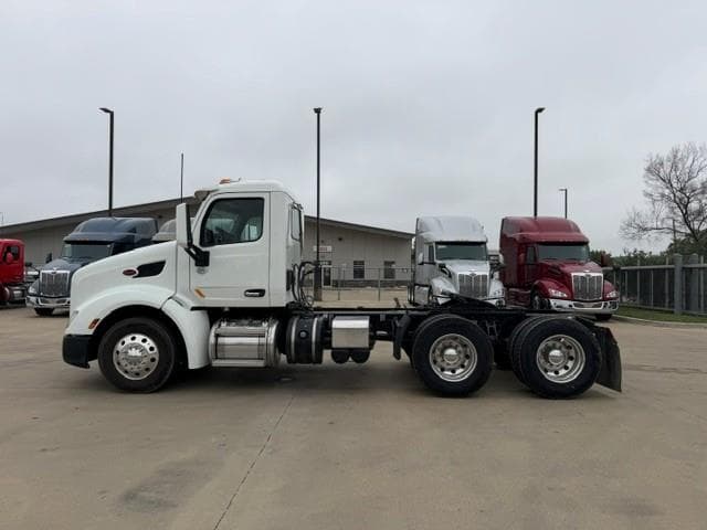 2021 Peterbilt 579 in Fort Worth, TX — photo 4