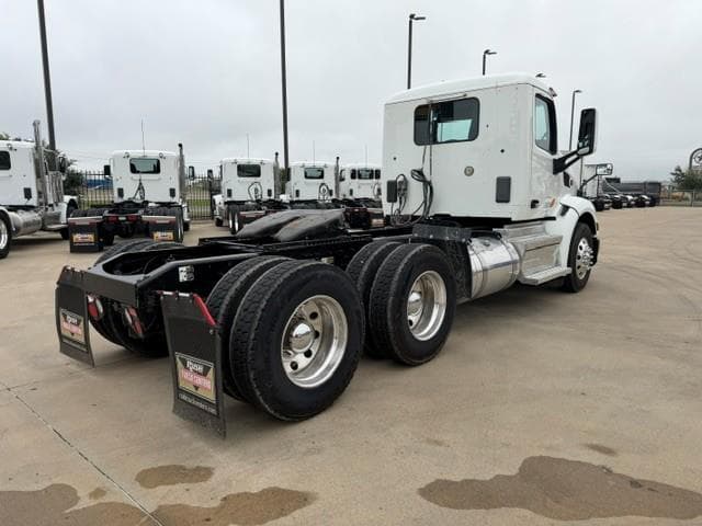 2021 Peterbilt 579 in Fort Worth, TX — photo 8