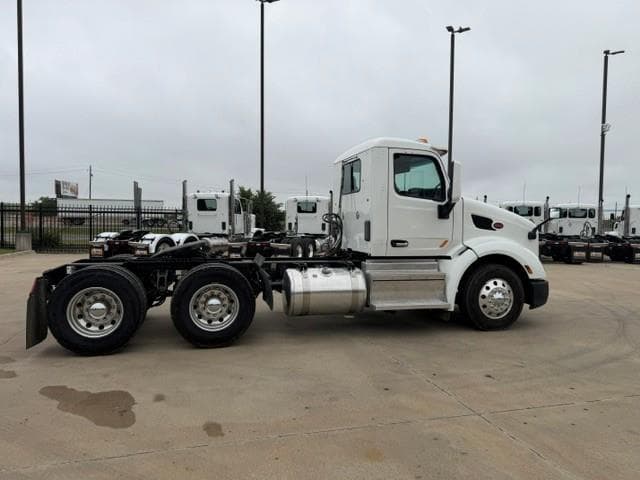 2021 Peterbilt 579 in Fort Worth, TX — photo 9