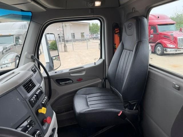 2021 Peterbilt 579 in Fort Worth, TX — photo 29