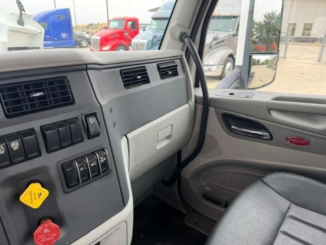 2021 Peterbilt 579 in Fort Worth, TX — photo 32