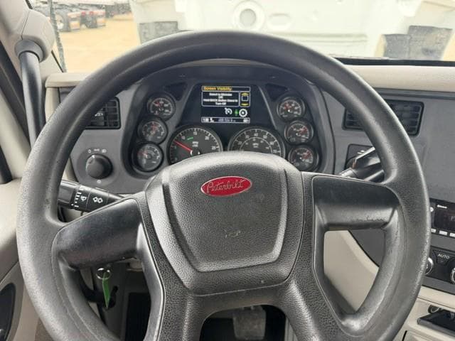 2021 Peterbilt 579 in Fort Worth, TX — photo 34