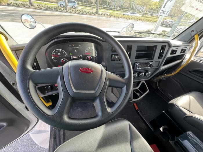 2027 Peterbilt 548 — photo 10