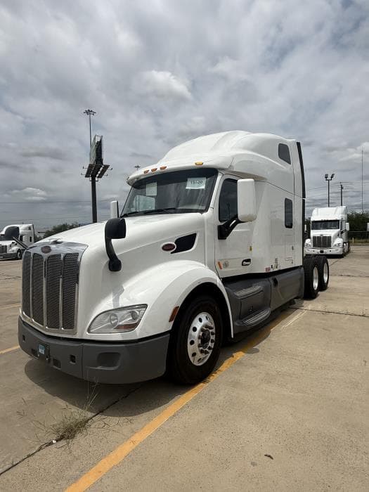 2022 Peterbilt 579 — photo 2