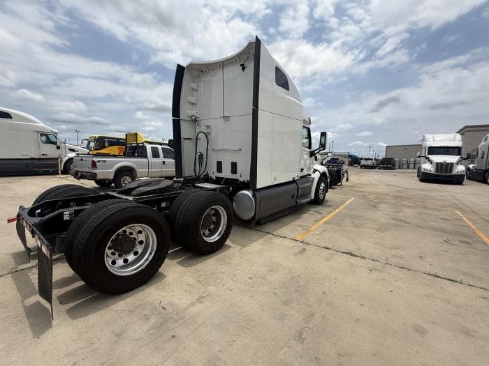 2022 Peterbilt 579 — photo 8