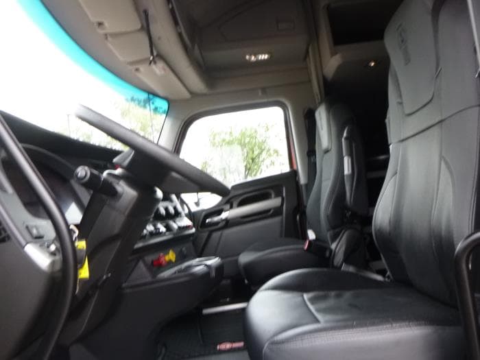 2024 Kenworth T680 — photo 16