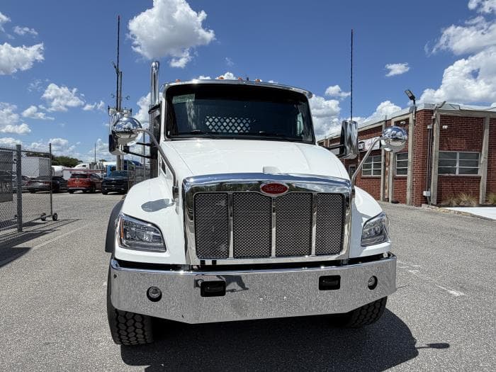 2027 Peterbilt 548 — photo 9