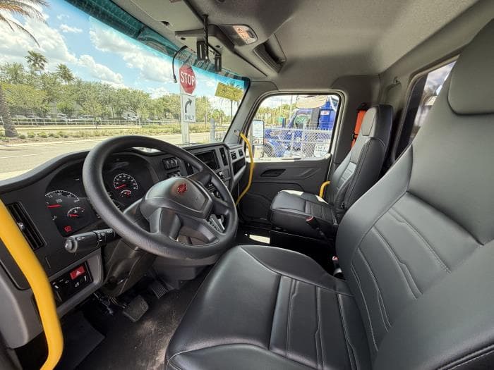 2027 Peterbilt 548 — photo 10