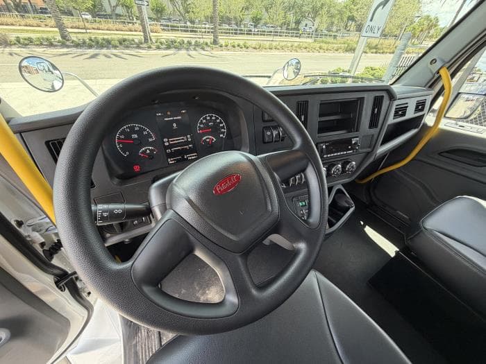 2027 Peterbilt 548 — photo 11