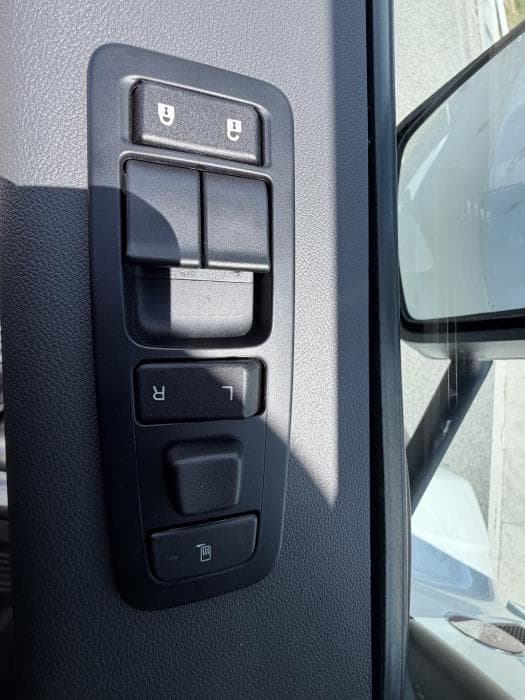 2027 Peterbilt 548 — photo 15
