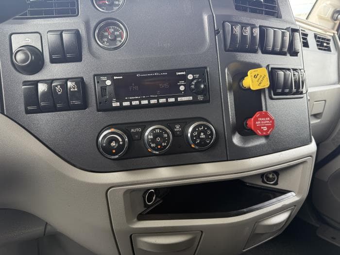 2022 Peterbilt 579 in Memphis, TN — photo 4