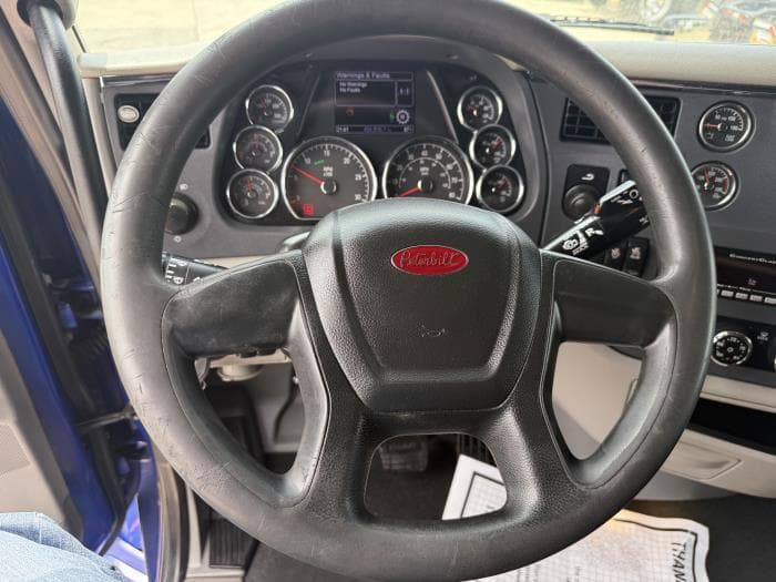 2022 Peterbilt 579 in Memphis, TN — photo 17