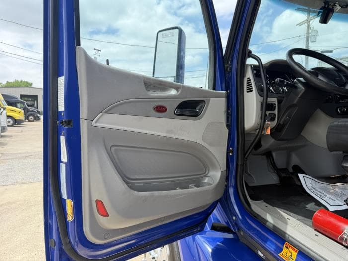 2022 Peterbilt 579 in Memphis, TN — photo 18