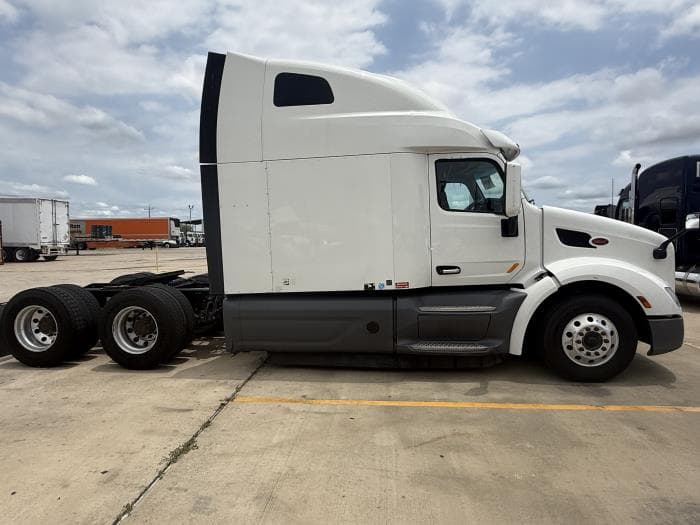 2021 Peterbilt 579 — photo 9