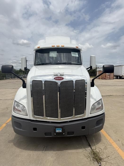 2021 Peterbilt 579 — photo 11
