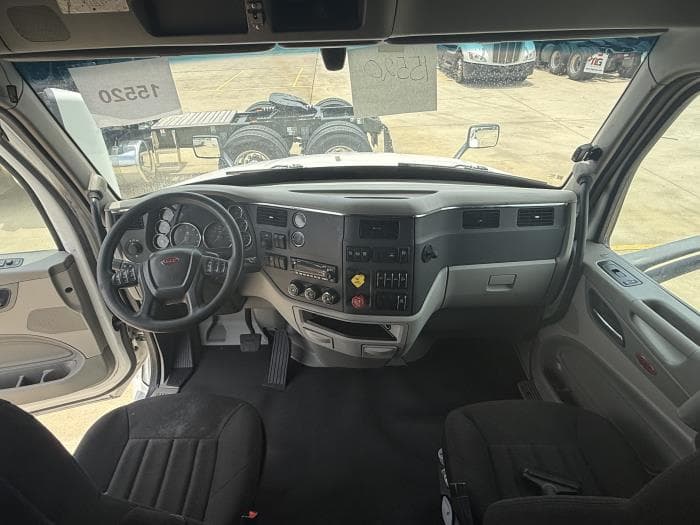 2021 Peterbilt 579 — photo 13