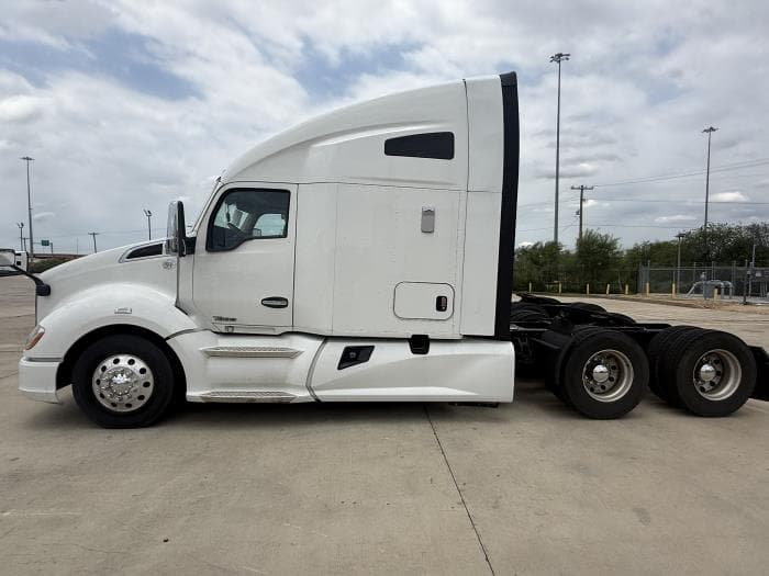 2022 Kenworth T680 — photo 2