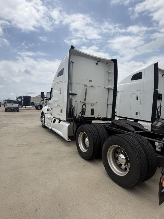 2022 Kenworth T680 — photo 3
