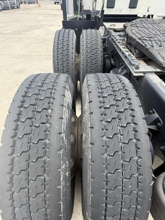 2022 Kenworth T680 — photo 4