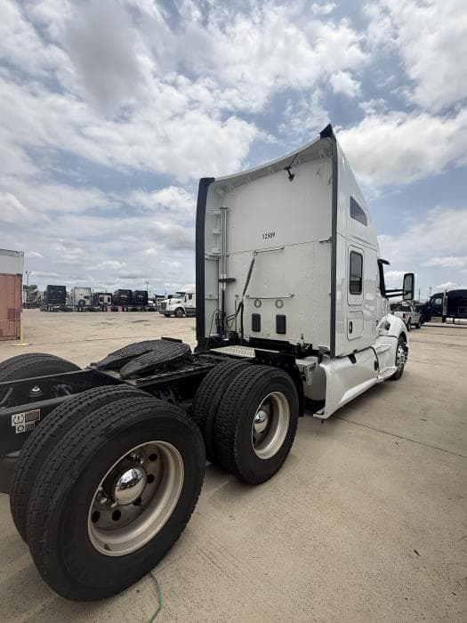 2022 Kenworth T680 — photo 7