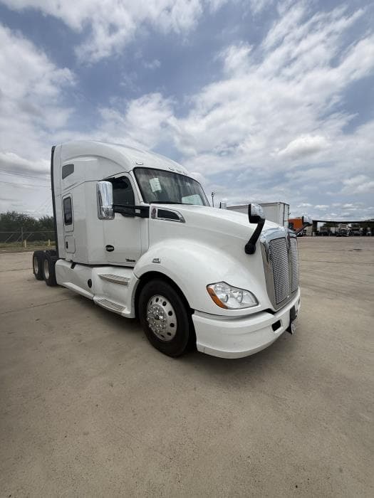 2022 Kenworth T680 — photo 8